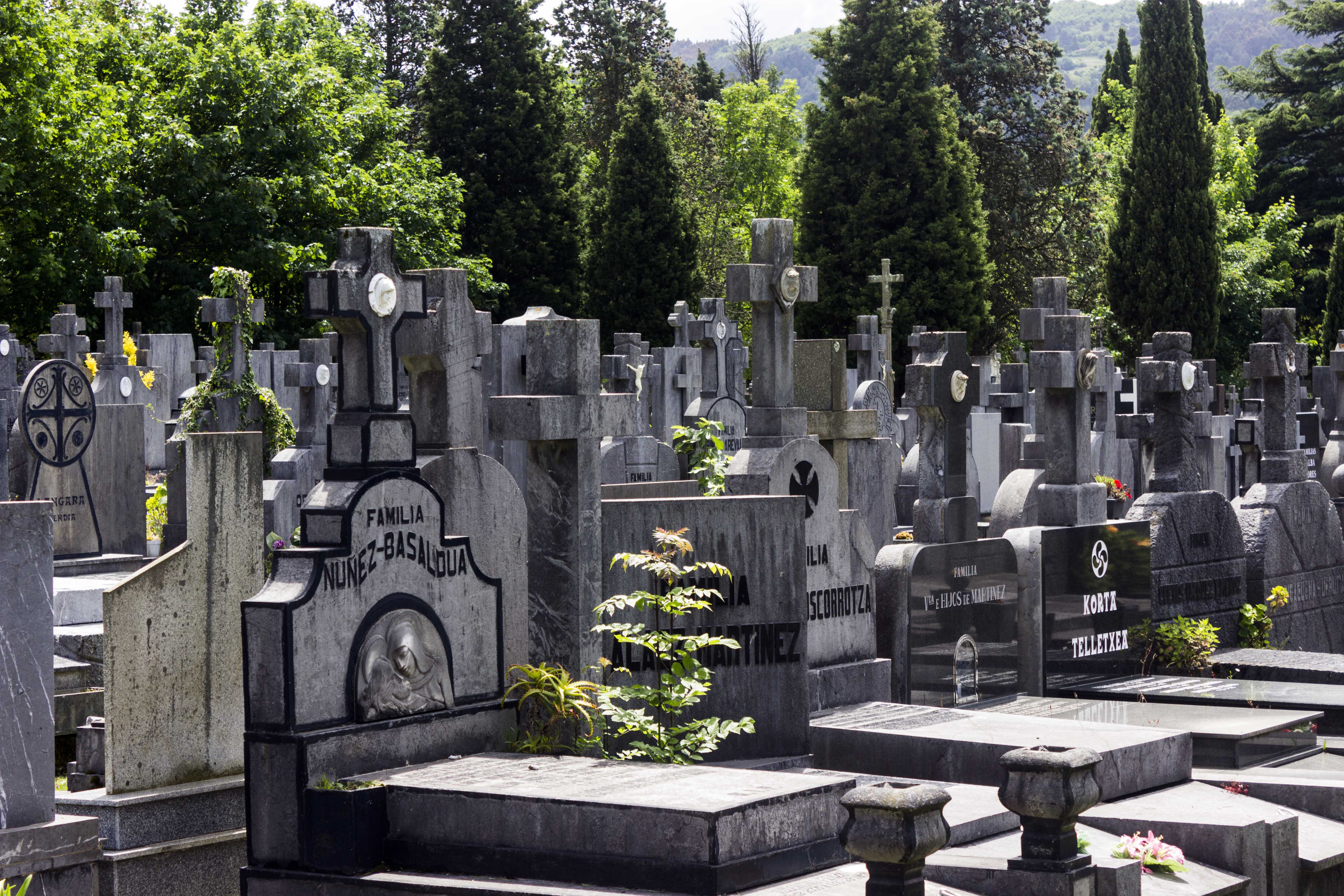 Vista de las sepulturas del Cementerio de Bilbao