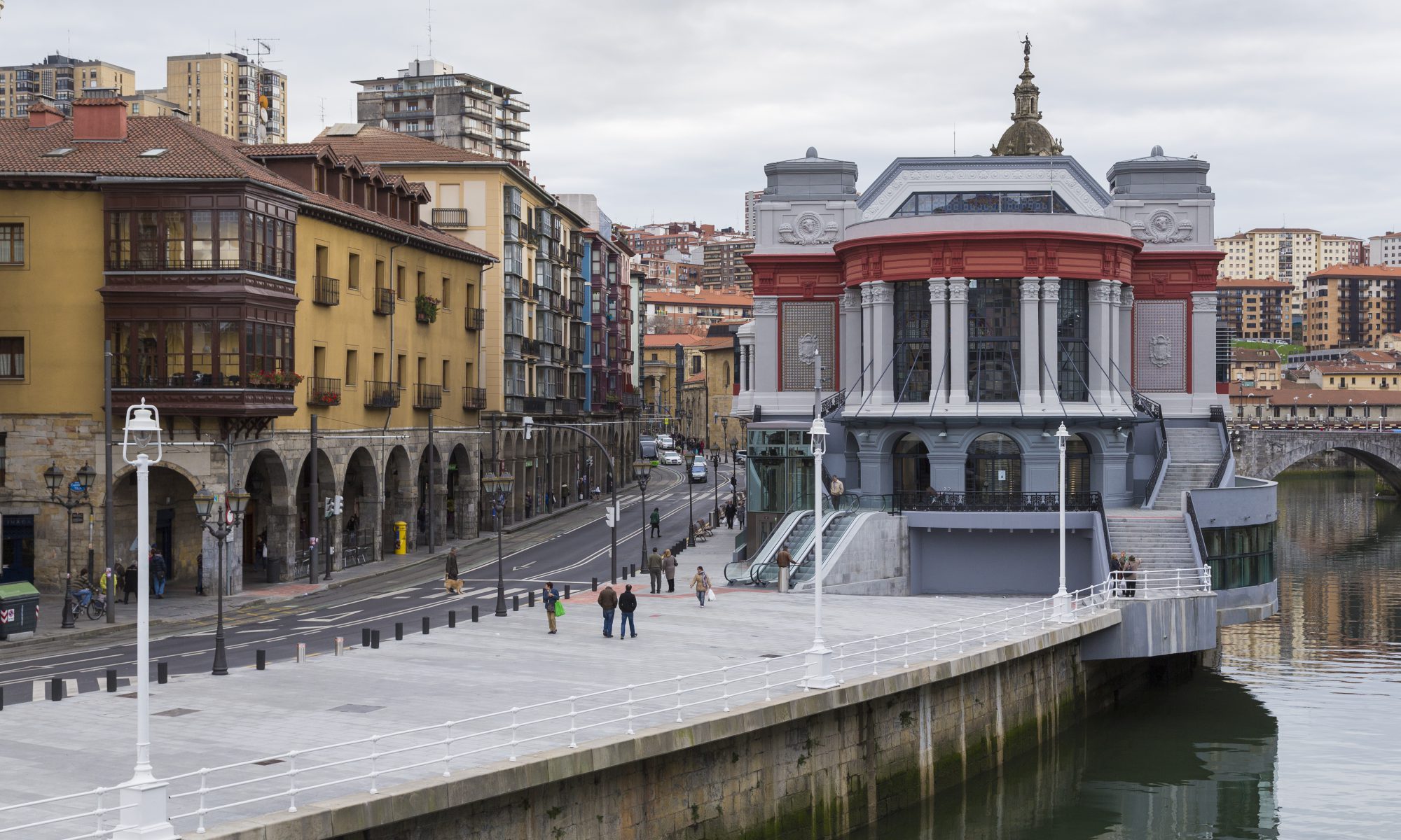 Mercado de La Ribera desde el puente