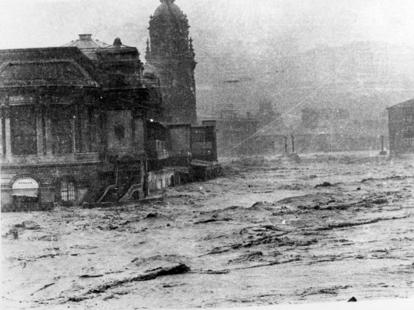 Mercado de la Ribera inundaciones del año 1983
