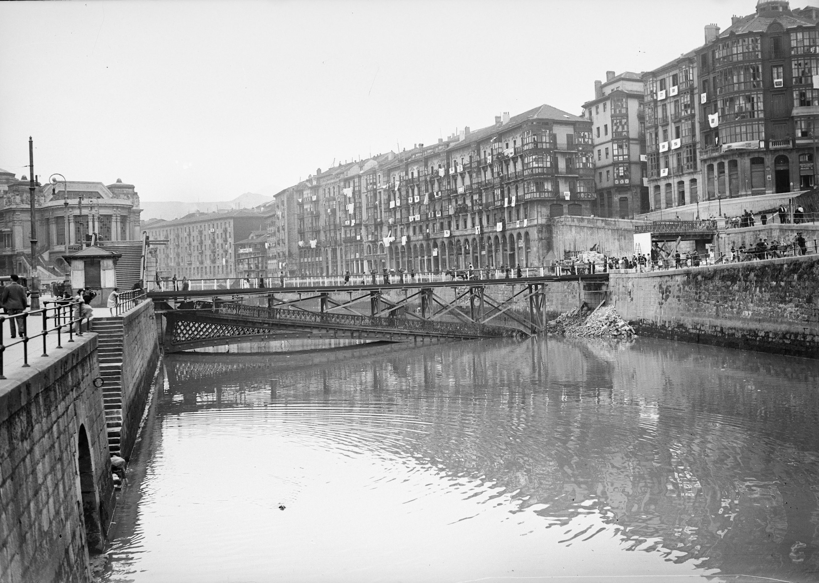 Puente de la Ribera en el año 1939