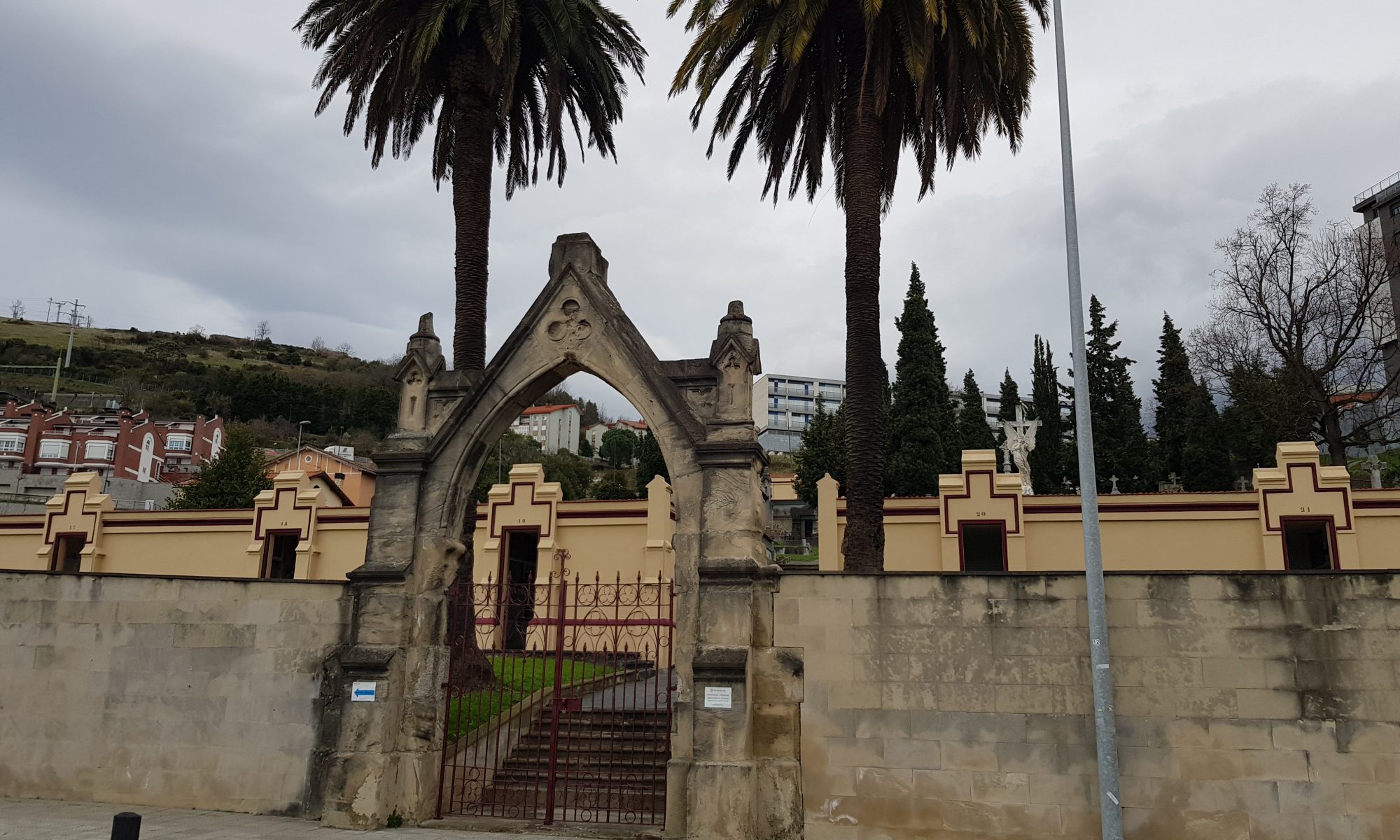 Entrada cementerio Deusto