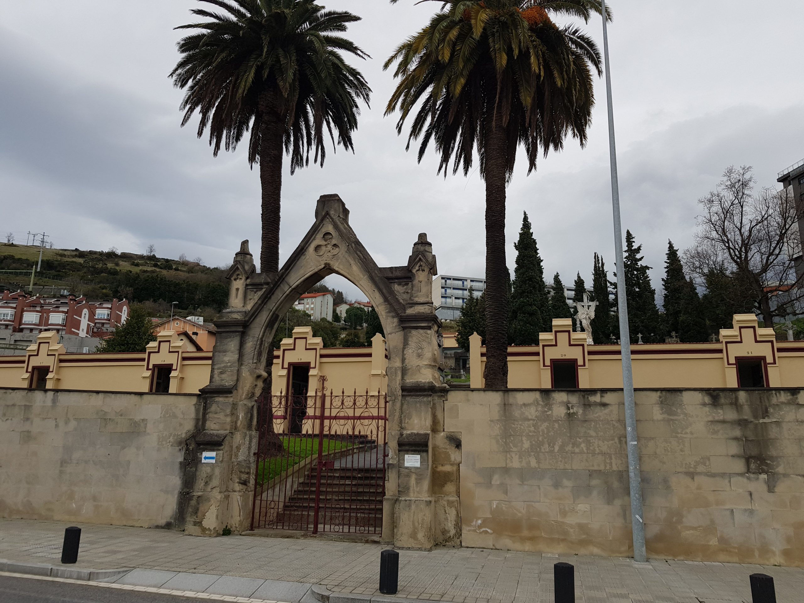 Entrada cementerio Deusto