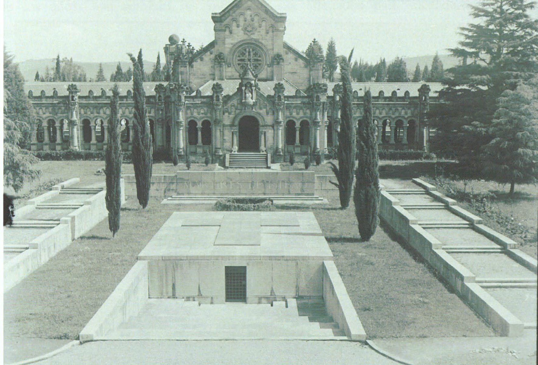 Mausoleoaren kriptaren inaugurazioa