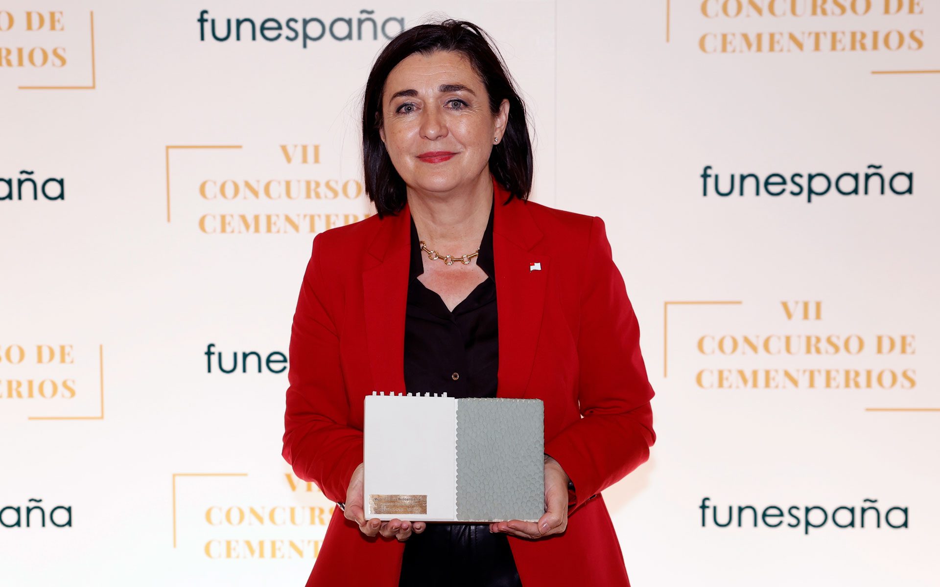 Yolanda Díez recoge el Premio a la Mejor iniciativa medioambiental del Concurso de Cementerios de España de 2022