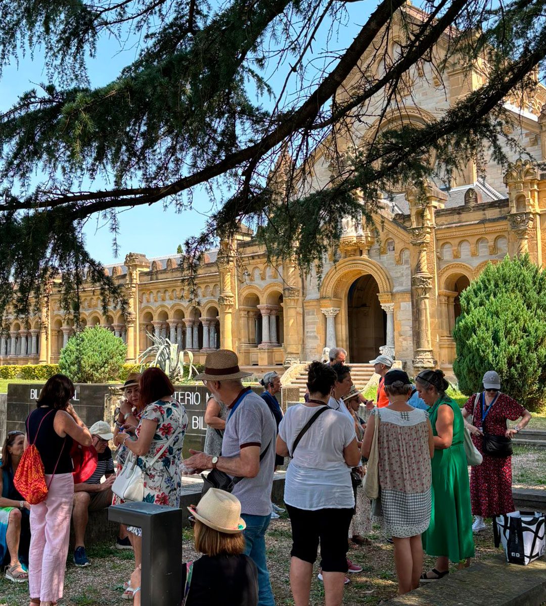 Visita guiada de mujeres singulares en el Cementerio de Bilbao