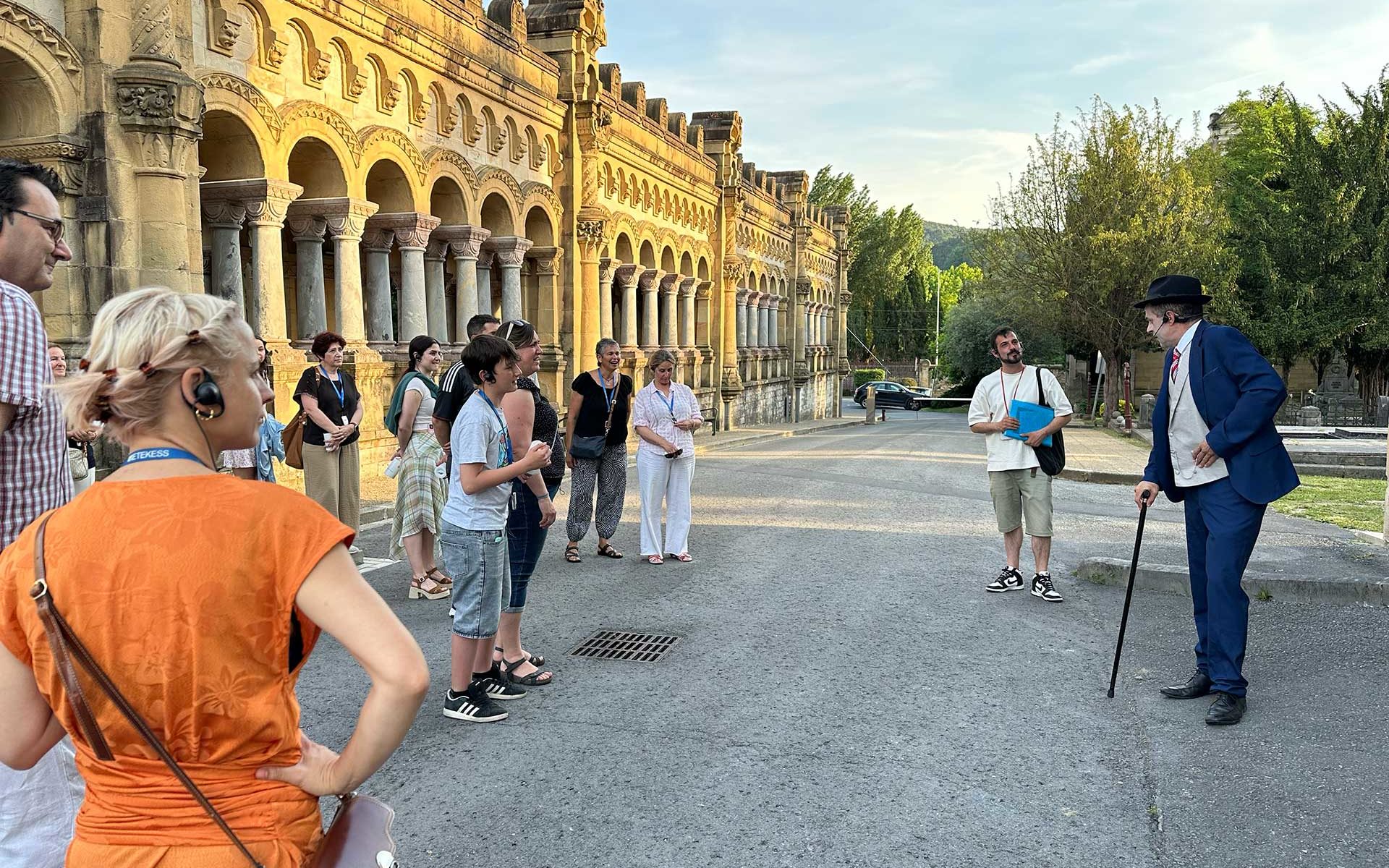 Un momento de la visita guiada teatralizada al Cementerio de Bilbao
