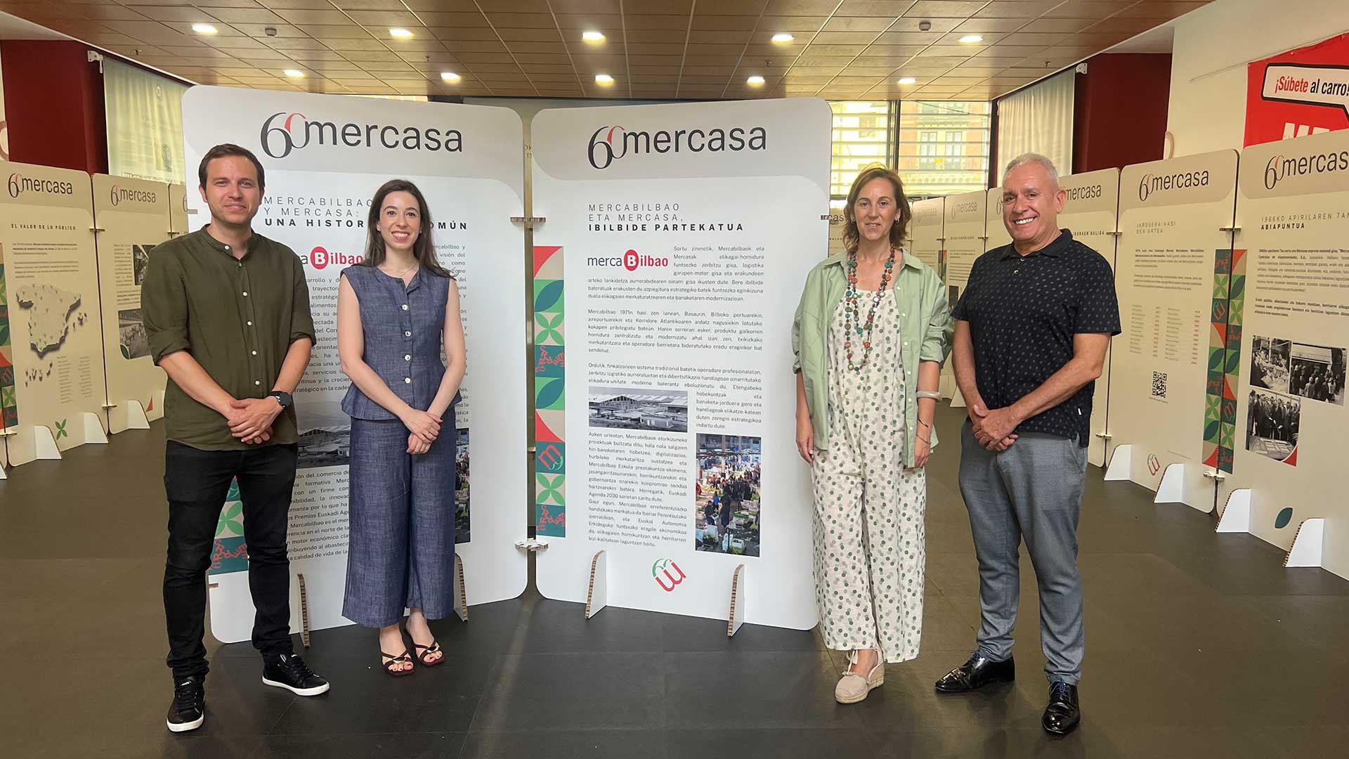 Presentación de la exposición por parte de Clara Valtueña, Aitor Argote, Aitor Argote y Álvaro Pérez