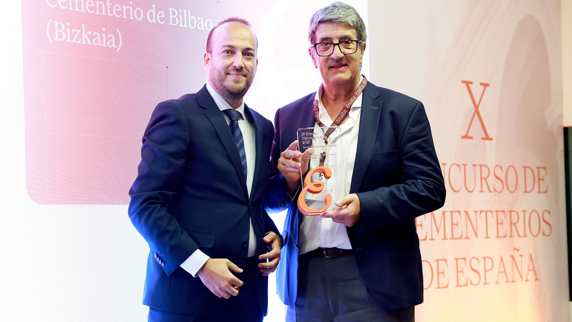 José Antonio Fernández Celada, Director Gerente de Bilbao Zerbitzuak recoge el galardón